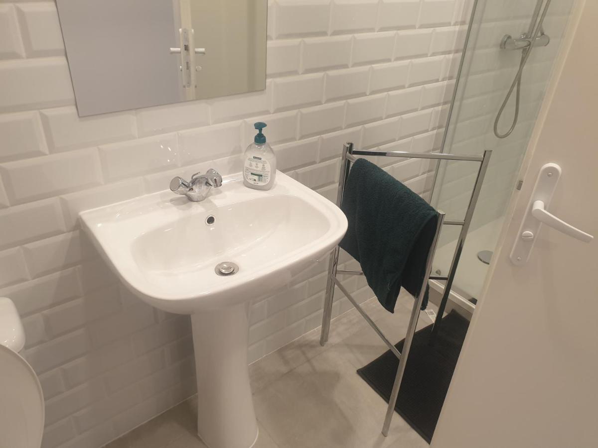 Appartements Renove 2023 Proche Aeroport 5Min, Gare Sncf 2 Min, Tramway Au Pied De L'Immeuble , Parking Possible, Renovated Apartments 2023 Near The Airport 5 Min, Train Station 2 Min, Tram Next To The Building 1 Min, Parking Possible Nice Eksteriør bilde