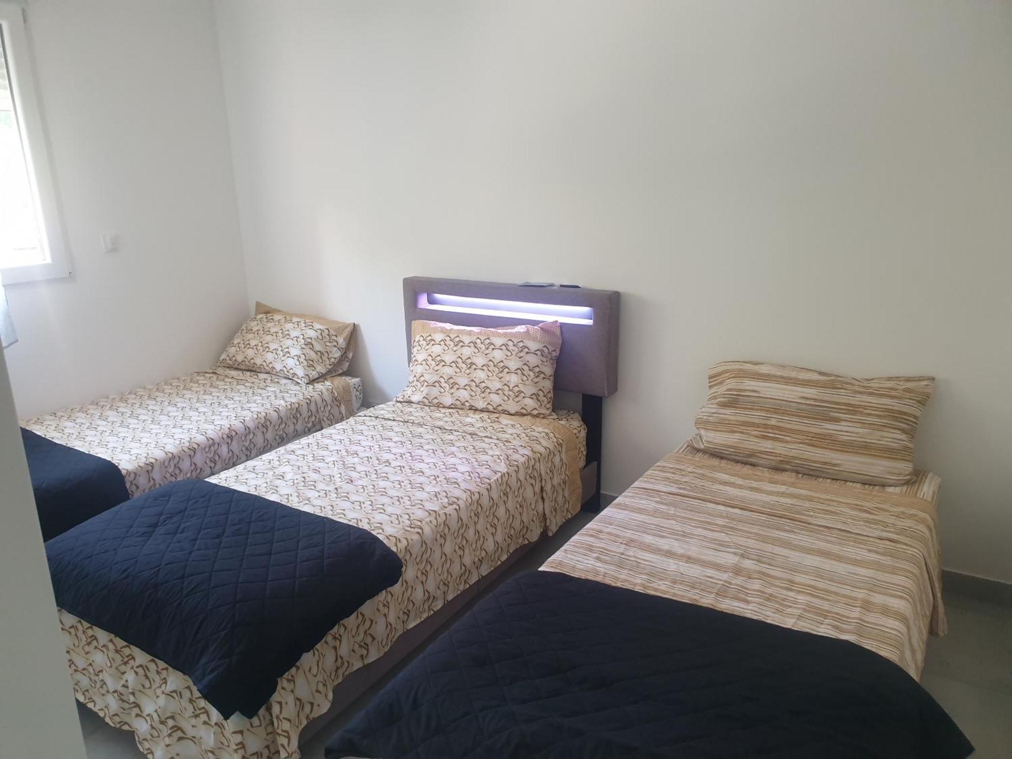 Appartements Renove 2023 Proche Aeroport 5Min, Gare Sncf 2 Min, Tramway Au Pied De L'Immeuble , Parking Possible, Renovated Apartments 2023 Near The Airport 5 Min, Train Station 2 Min, Tram Next To The Building 1 Min, Parking Possible Nice Rom bilde
