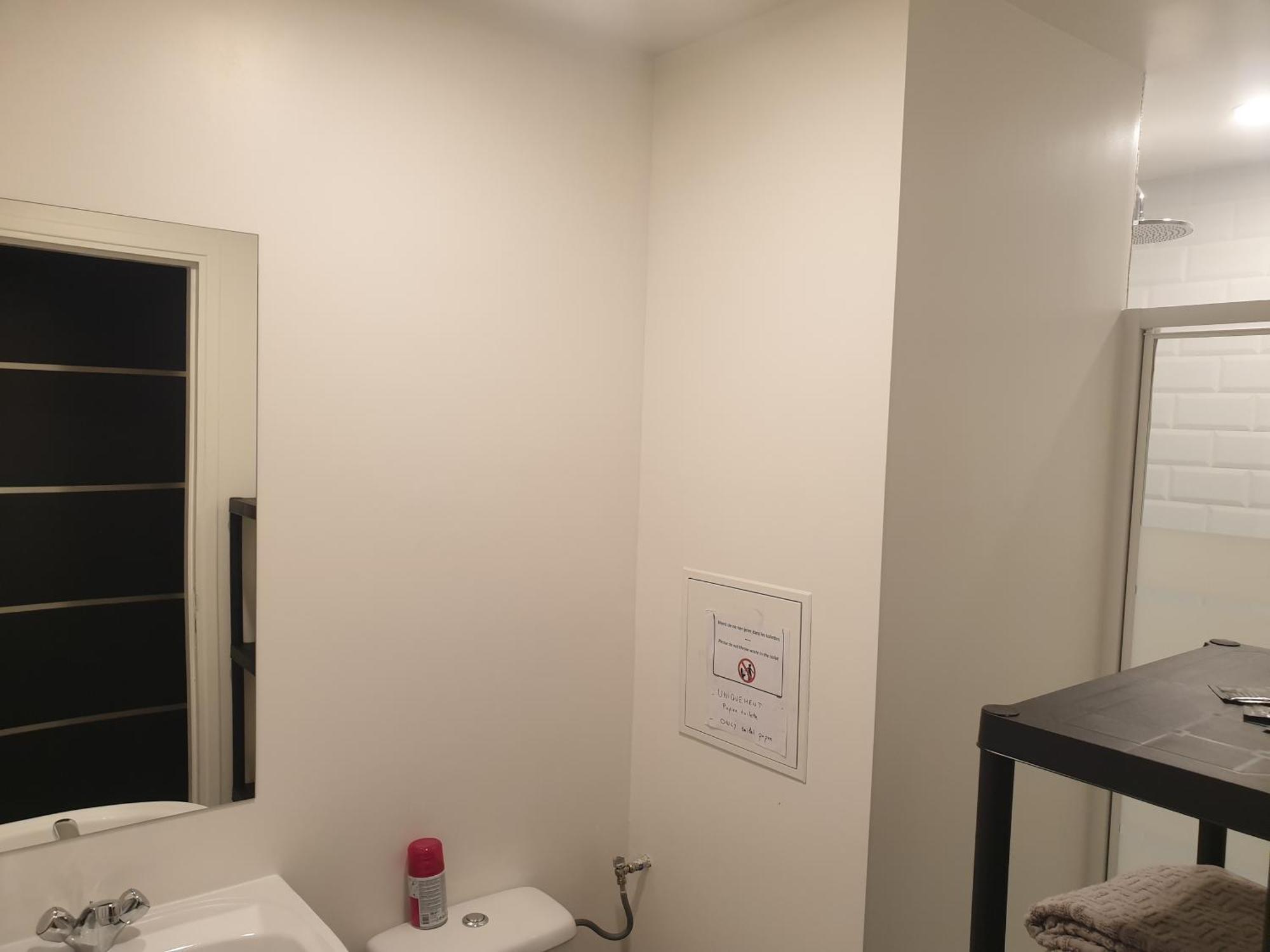 Appartements Renove 2023 Proche Aeroport 5Min, Gare Sncf 2 Min, Tramway Au Pied De L'Immeuble , Parking Possible, Renovated Apartments 2023 Near The Airport 5 Min, Train Station 2 Min, Tram Next To The Building 1 Min, Parking Possible Nice Rom bilde