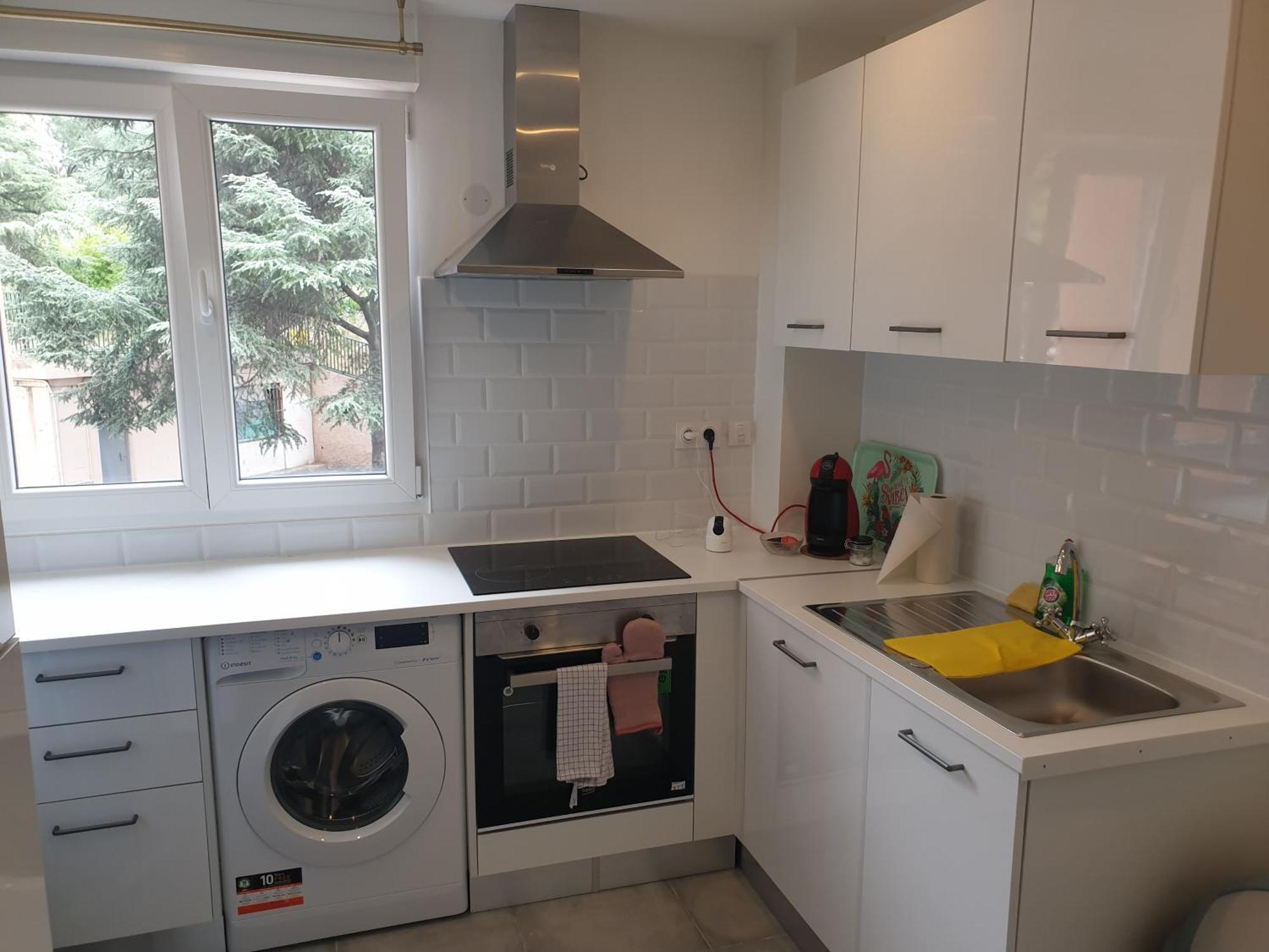 Appartements Renove 2023 Proche Aeroport 5Min, Gare Sncf 2 Min, Tramway Au Pied De L'Immeuble , Parking Possible, Renovated Apartments 2023 Near The Airport 5 Min, Train Station 2 Min, Tram Next To The Building 1 Min, Parking Possible Nice Rom bilde